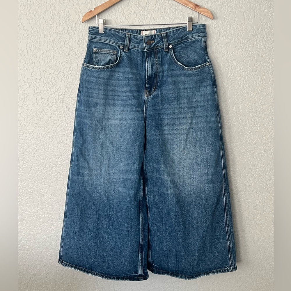 BDG Flare Wide Leg cropped Classic Blue Denim Jeans size 30 x 22” inseam